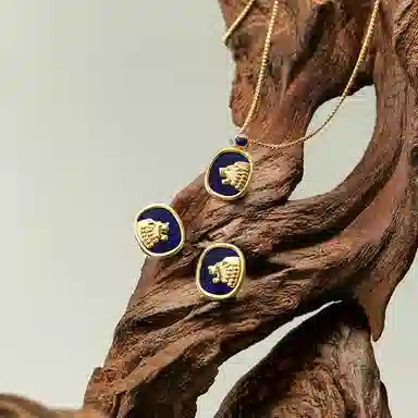 Lola Rose Gold Lion Series Necklace