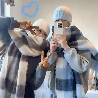 心水好物 超显白蓝白色蓬松学院风格百搭流苏高级感 聚酯纤维 绒线围巾 男女同款情侣款