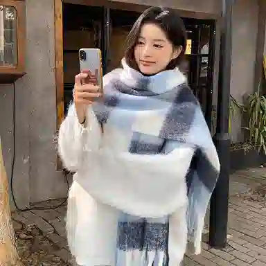 心水好物 超显白蓝白色蓬松学院风格百搭流苏高级感 聚酯纤维 绒线围巾 男女同款情侣款