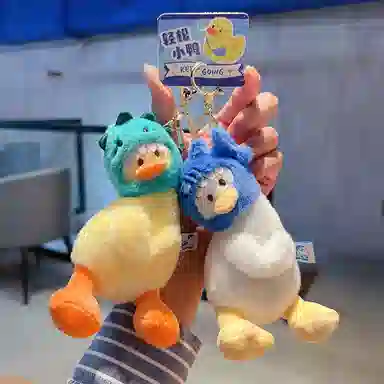 心水好物 歪头鸭鲨鱼恐龙毛绒公仔挂饰钥匙扣背包书包#好运 聚酯纤维 挂件 男女同款情侣款