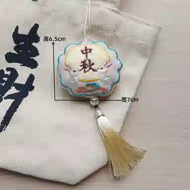 心水好物 可爱月饼造型绣线流苏挂饰图案国风汉服配饰包包传统装饰 毛绒 挂件 男女同款情侣款