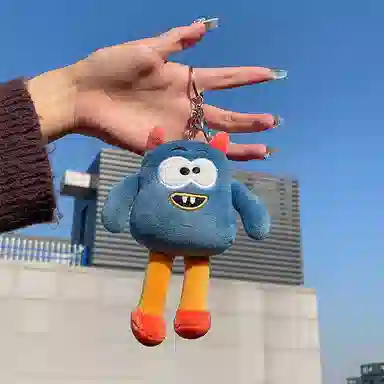 心水好物 卡通可爱搞怪大眼小怪兽玩具学生公仔玩偶包包挂饰 毛绒 挂件 男女同款情侣款