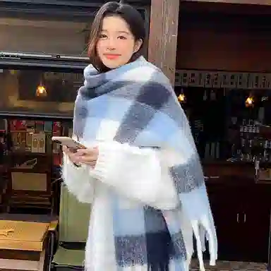 心水好物 超显白蓝白色蓬松学院风格百搭流苏高级感 聚酯纤维 绒线围巾 男女同款情侣款