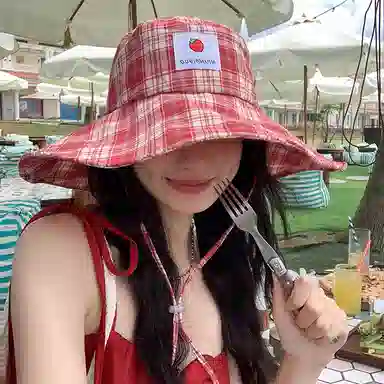 心水好物 韩系纯欲风草莓红色格子春夏季系带户外露营通勤遮阳大帽檐盆帽 棉 渔夫帽 女款