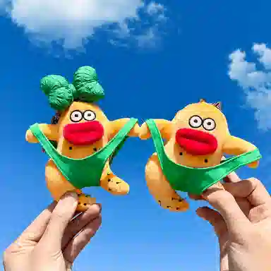 心水好物 丑萌在逃疯子包包可爱书包挂饰钥匙扣毛绒公仔年度东西配件 涤纶 挂件 男女同款情侣款