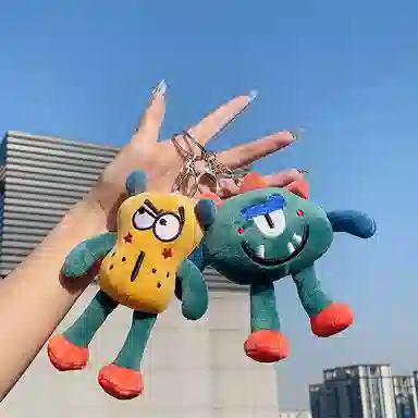 心水好物 卡通可爱搞怪大眼小怪兽玩具学生公仔玩偶包包挂饰 毛绒 挂件 男女同款情侣款