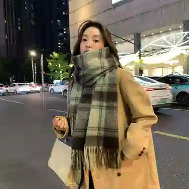 心水好物 韩系秋冬氛围感复古仿羊绒百搭格子围脖防寒保暖披肩 礼盒装 聚酯纤维 绒线围巾 男女同款情侣款