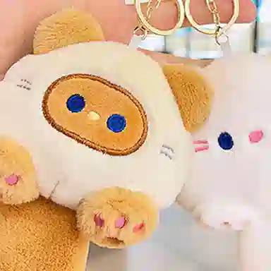 心水好物 可爱小猫咪书包钥匙扣情侣闺蜜毛绒公仔挂饰 聚酯纤维 挂件 男女同款情侣款