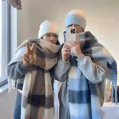心水好物 超显白蓝白色蓬松学院风格百搭流苏高级感 聚酯纤维 绒线围巾 男女同款情侣款