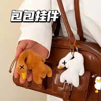 心水好物 吱吱叫可爱烤鸭少女心鸭子背包玩偶公仔小挂饰 毛绒 挂件 男女同款情侣款