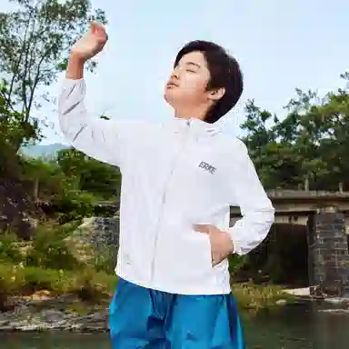 大童 鸿星尔克儿童 纯色拉链连帽长袖防晒服 正白