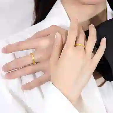 925