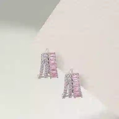 925