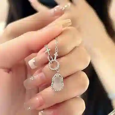925