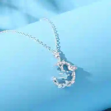 925