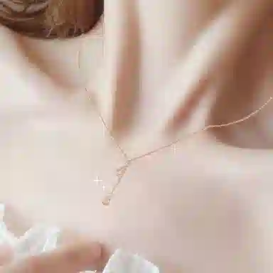 925