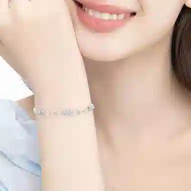 925