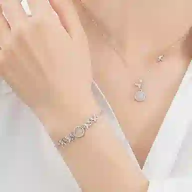 金大福 连荔枝蝴蝶 森系小清新小众设计白月光精致浪漫简约时尚精致百搭高级经典约会通勤可调节手饰#好运 玉髓 手链 女款