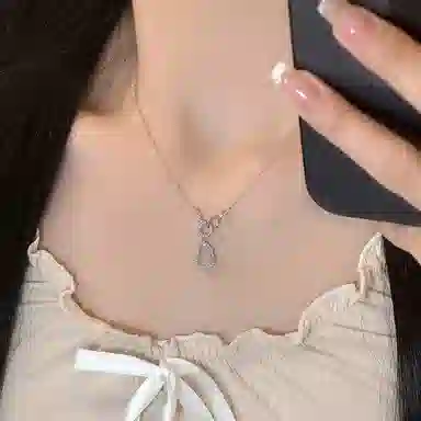 925