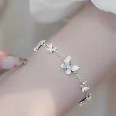 925