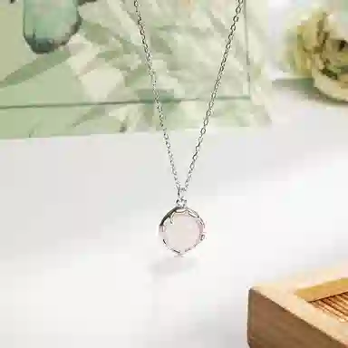 925