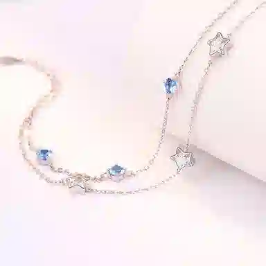 925