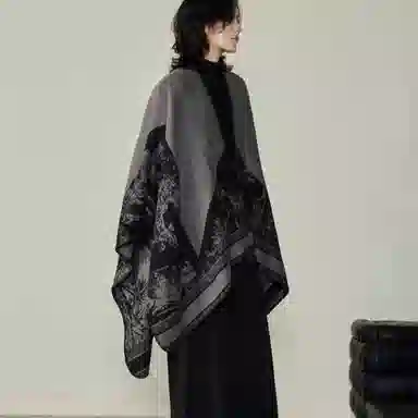 北极绒 潮流小众复古双面印花高级开叉旅游空调房 涤纶 披肩 女款