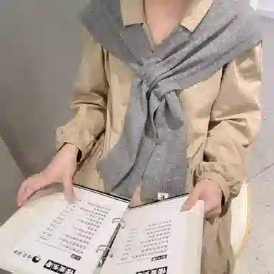 北极绒 针织外搭秋冬季韩版交叉洋气搭肩穿孔小坎肩 披肩 女款