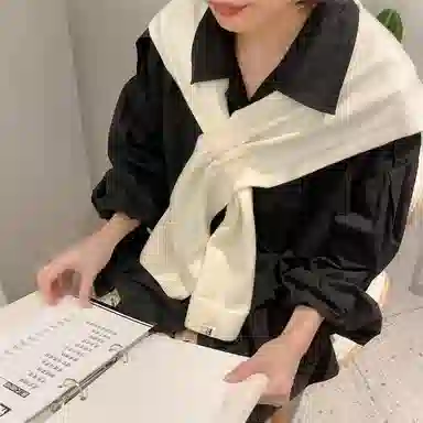 北极绒 针织外搭秋冬季韩版交叉洋气搭肩穿孔小坎肩 披肩 女款