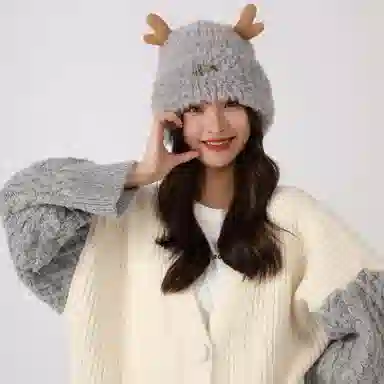 北极绒 毛绒绒鹿角针织韩版防寒保暖显脸小护耳可爱 聚酯纤维 绒线帽 男女同款情侣款