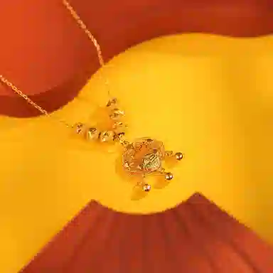 925