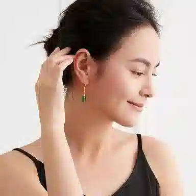 老凤祥 水滴 轻奢小众设计精致高级感 日常通勤 足金 按克计价 黄金耳环 女款