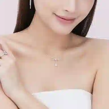 925