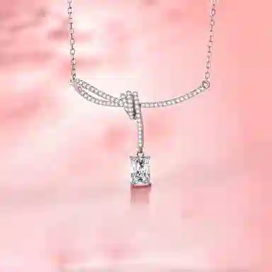 925