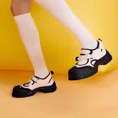 TOOMANYSHOES