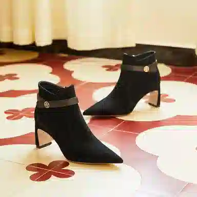 NINE WEST