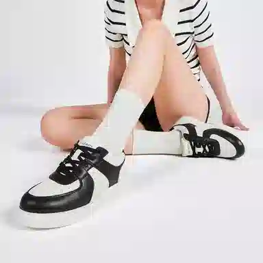 NINE WEST