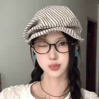 EEEENO Soft Brim Striped Newsboy Cap