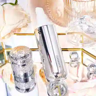 故事与她 保湿白金焕颜精华液提亮肤色水爽肤水精华 保湿提亮紧致