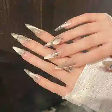 韵月乔 宽光猫眼珍珠法式链条碎钻  穿戴甲 尖型裸色渐变 爆闪