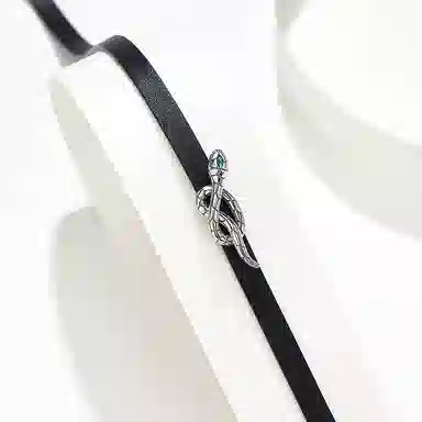 Lady go choker