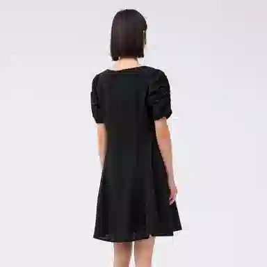 森马 设计感绣花方领短袖连衣裙