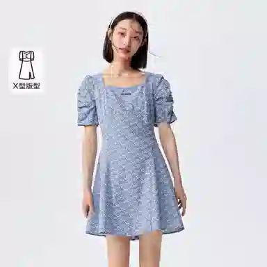 森马 设计感绣花方领短袖连衣裙