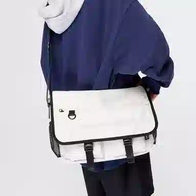 森马 大容量工装风 织物 挎包邮差包单肩包斜挎包 中号 男女同款情侣款 本白/米白/黑色