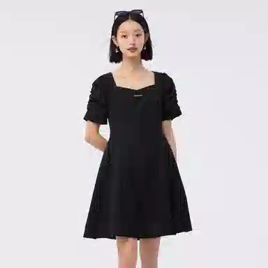 森马 设计感绣花方领短袖连衣裙