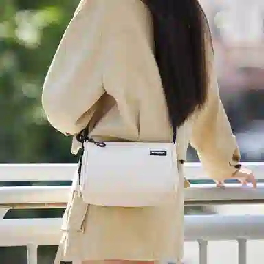 森马包包斜挎包女永久联名 日常简约单肩包潮涤纶拼织物包 女款 多色 小号