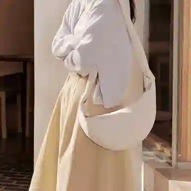 森马 韩系休闲简约时尚百搭潮流 织物 单肩斜挎包 中号 女款 奶白/黑色