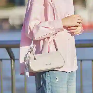 森马 温柔时尚质感单肩包 织物拼尼龙 精致休闲通勤斜挎包 女款