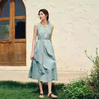 森马 纯色通勤百搭无袖连衣裙 女款