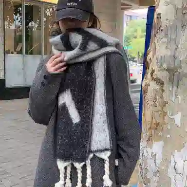 卡皮巴拉小黄豚 秋冬麻花辫韩版加厚高级感保暖毛绒潮流时尚 聚酯纤维 绒线围巾 男女同款情侣款